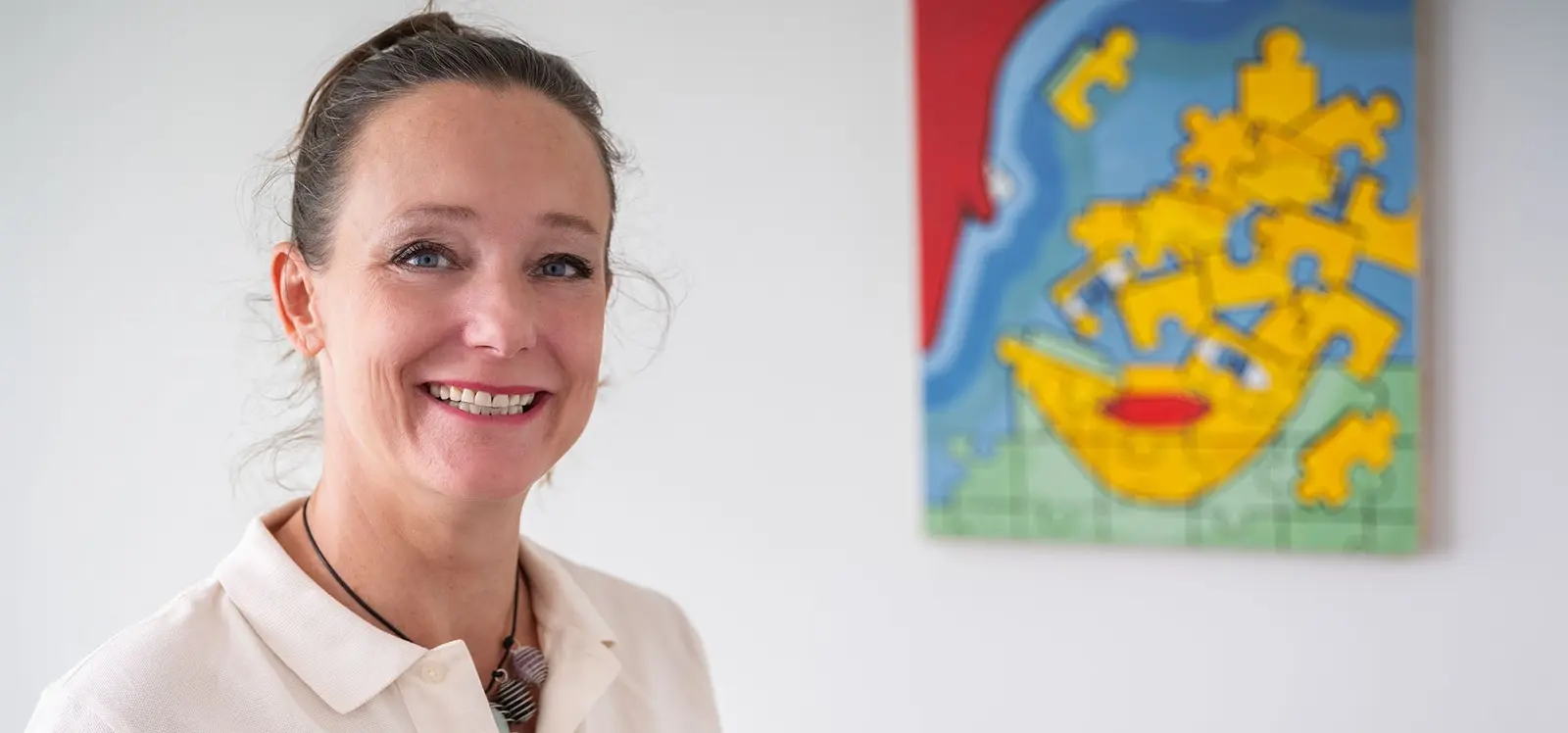 Portret van Willemijn Weterings in haar praktijk